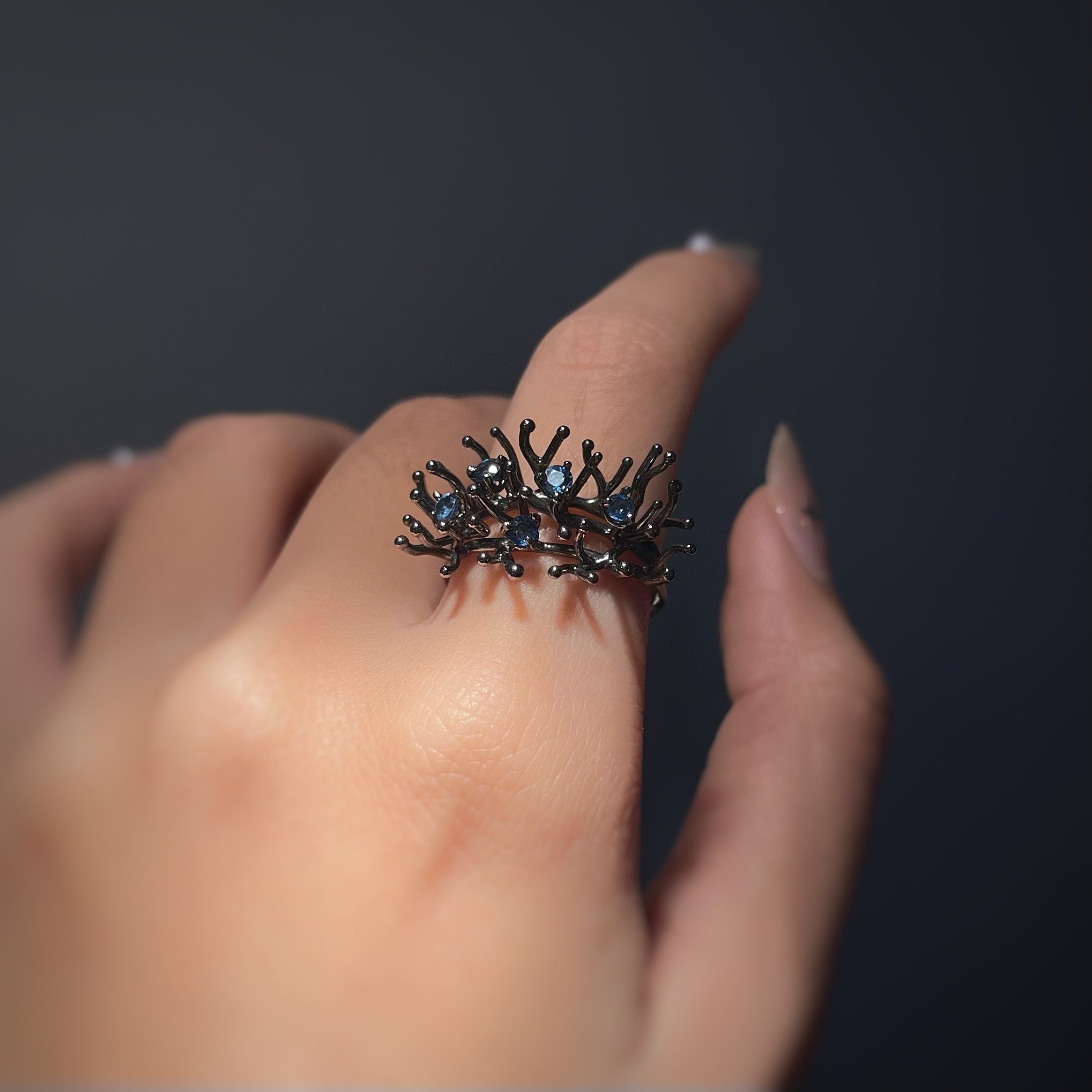 ANEMONE SINGLE blue sapphire sterling silver ring by Duong Jewelry
#color_black-rhodium