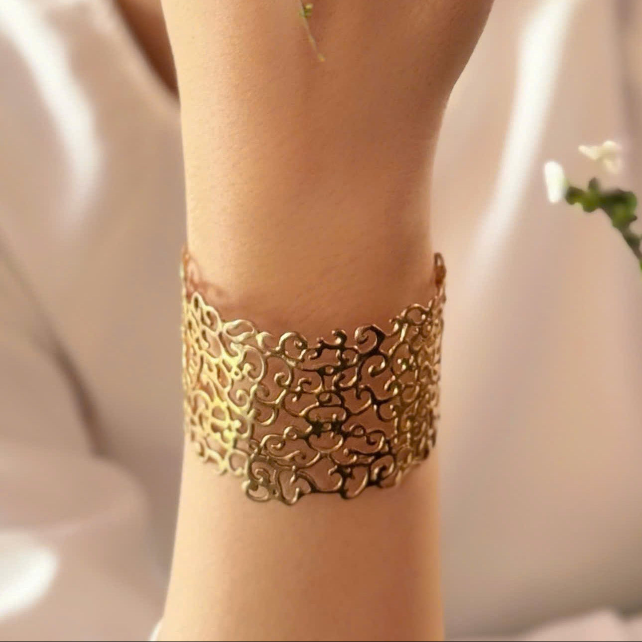 CHARMING ORIENT CUT OUT MIDI silver cuff