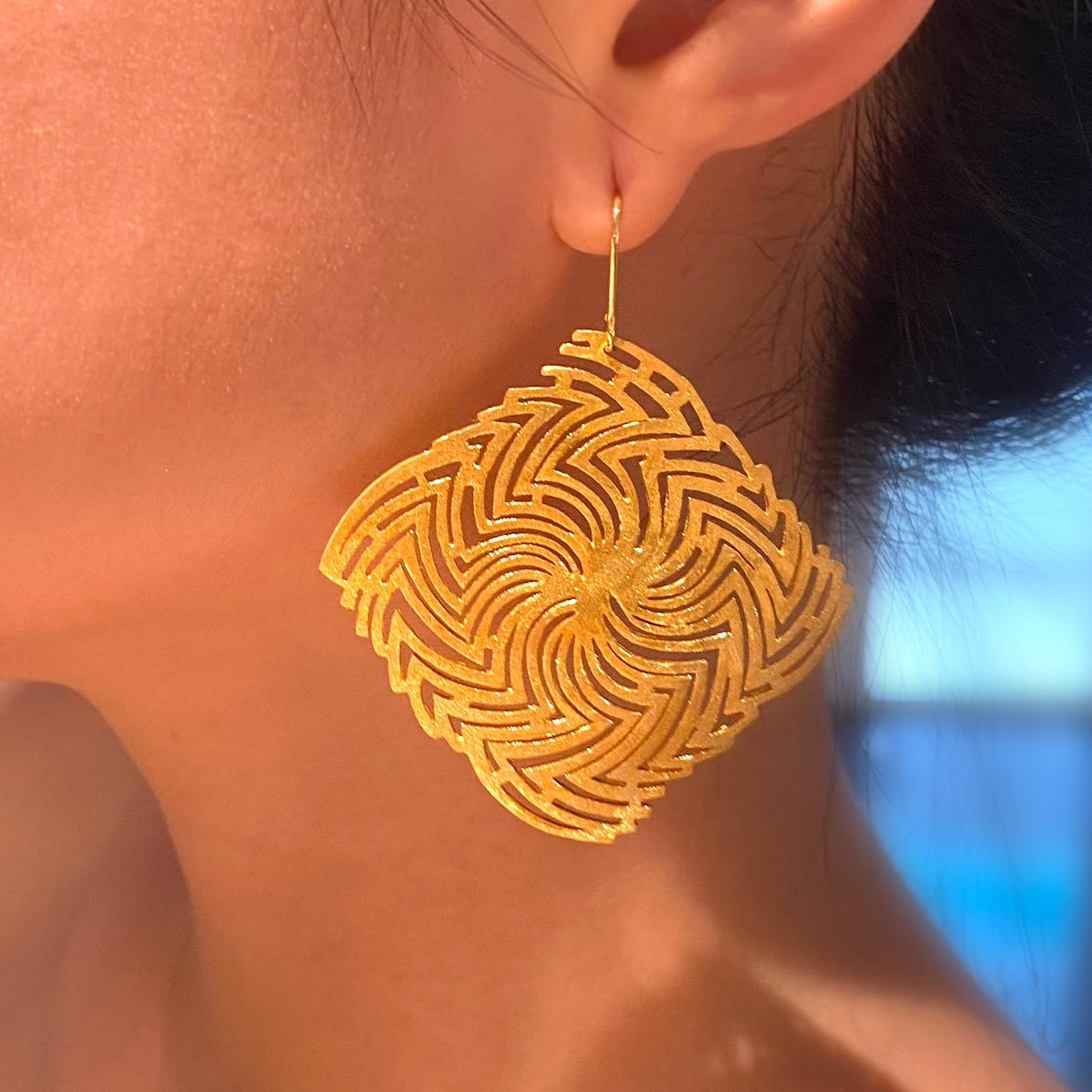 SWIRL MIDI brass earrings