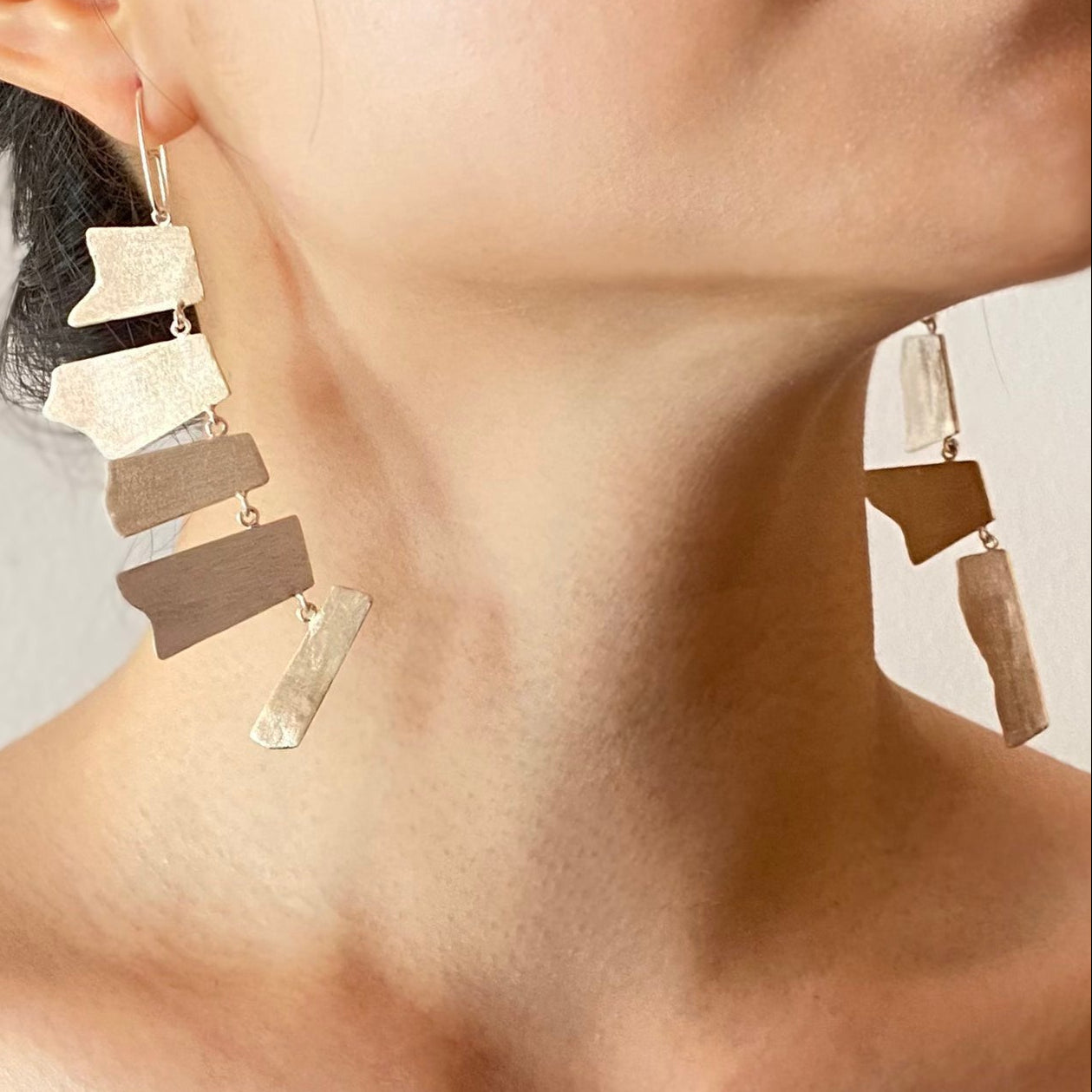 CONFETTI 2 silver asymmetrical earrings