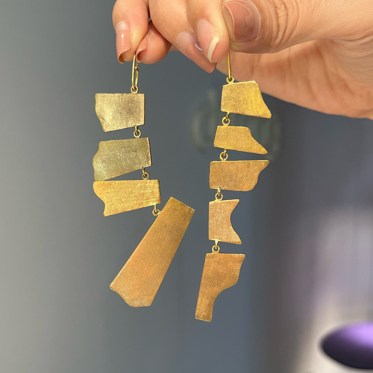 CONFETTI 1 brass asymmetrical earrings