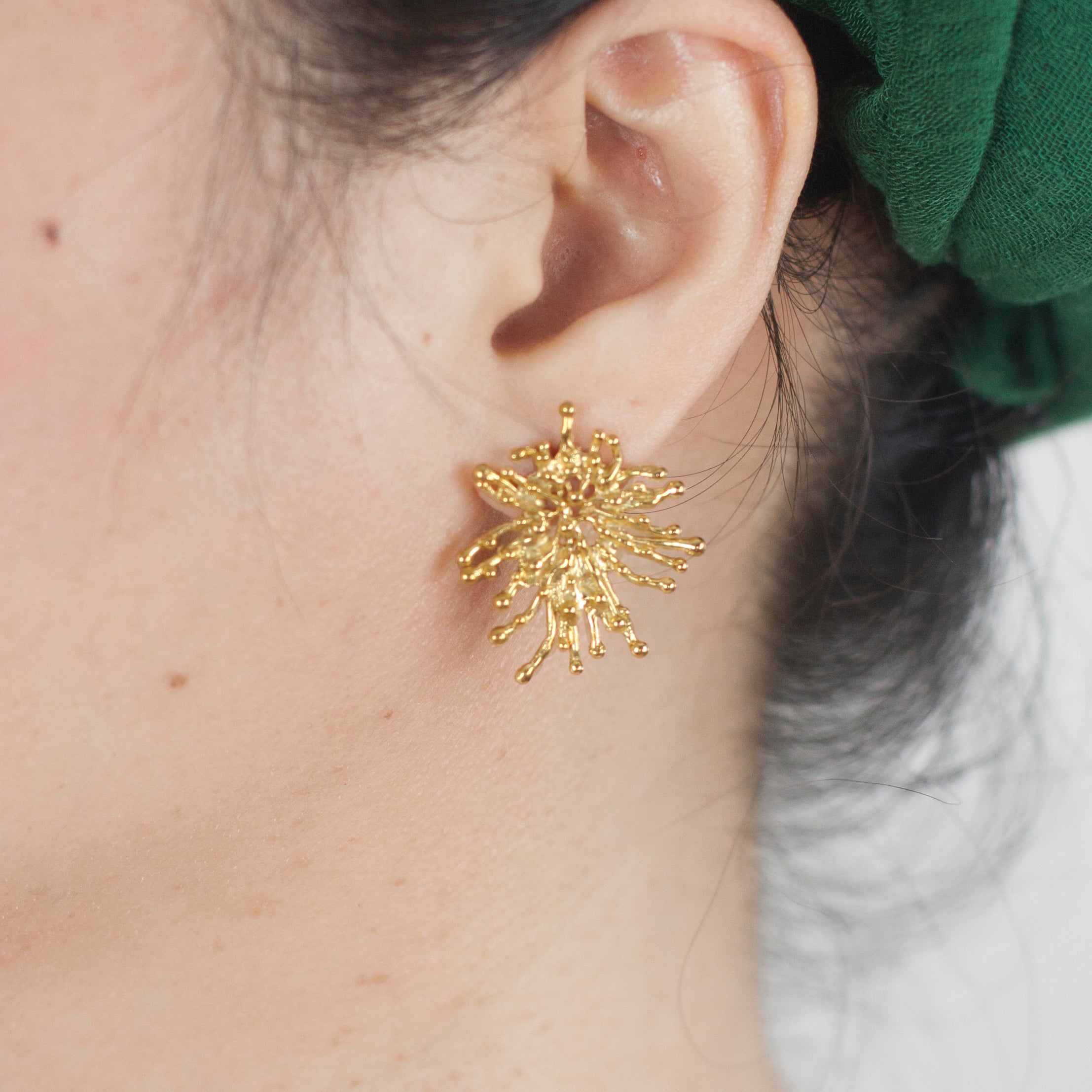 SUNRAY SINGLE brass stud earrings