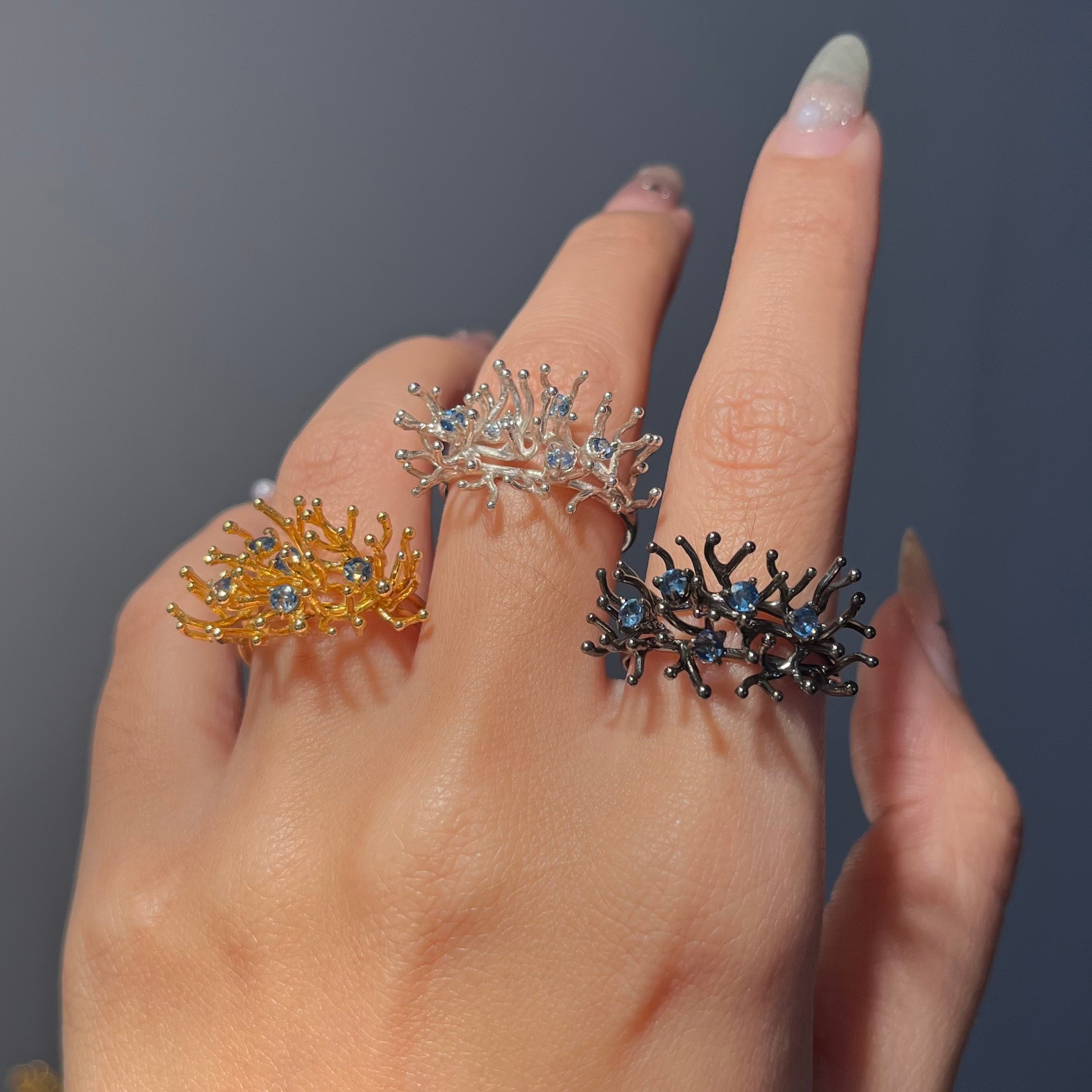 ANEMONE SINGLE blue sapphire silver ring