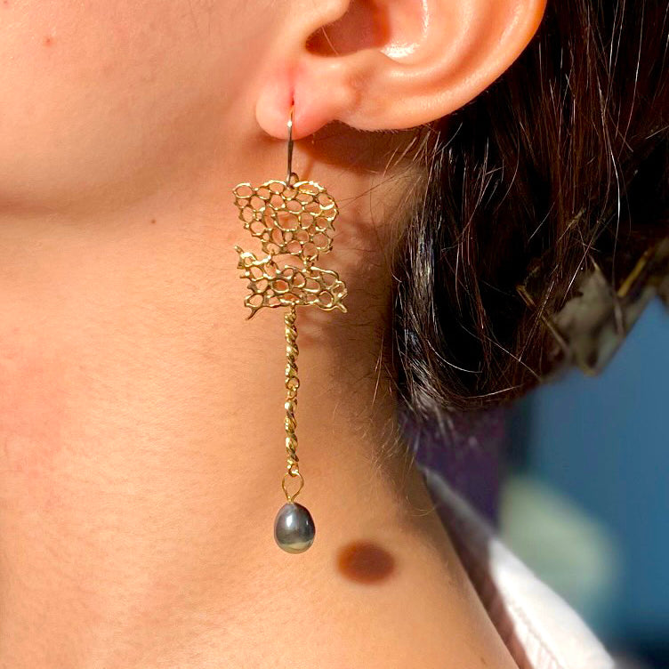 CARLOTTA pearl brass asymmetrical earrings