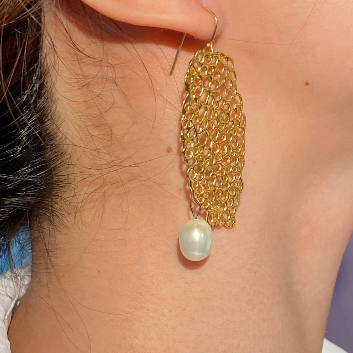 CARLOTTA pearl brass asymmetrical earrings