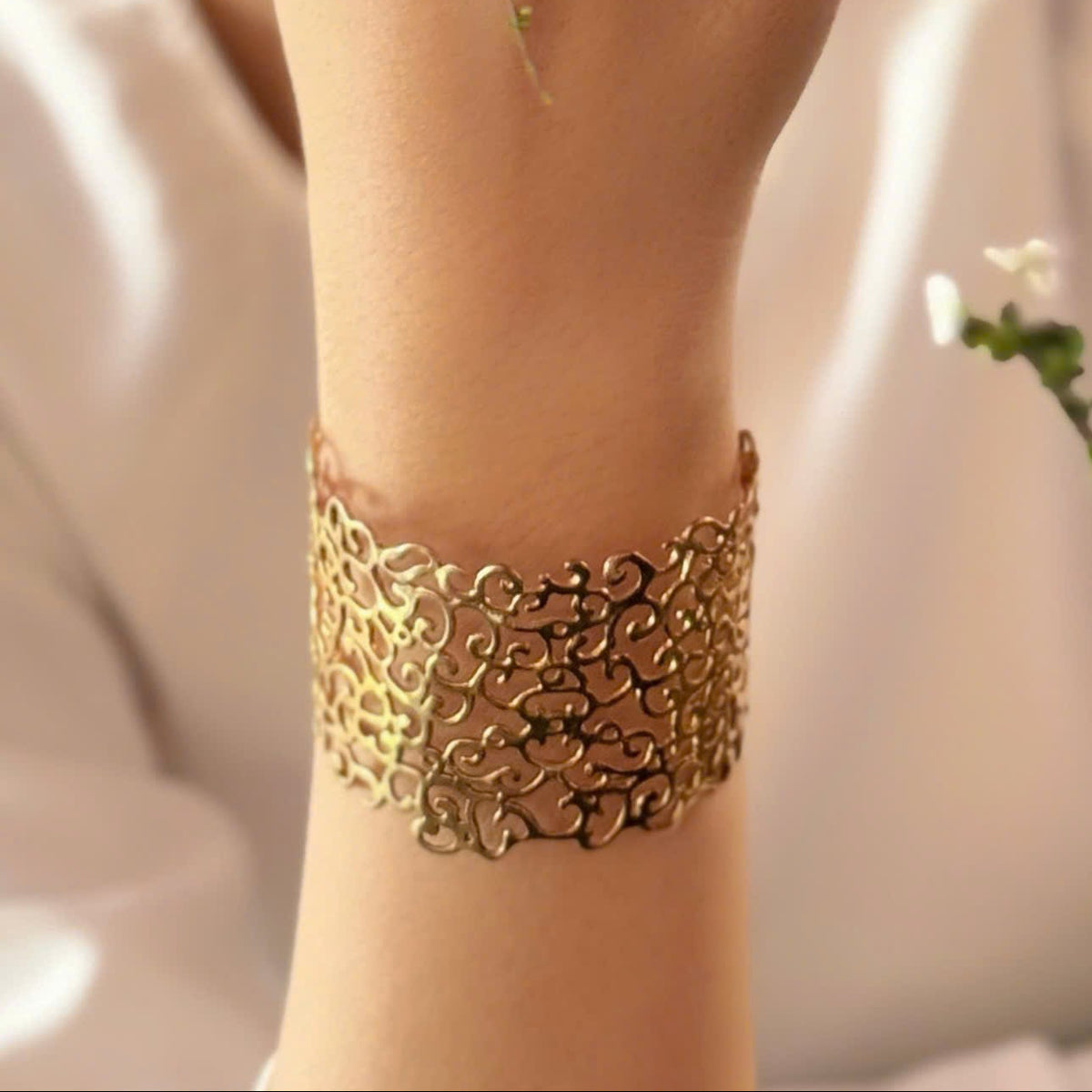 CHARMING ORIENT CUT OUT MIDI silver cuff