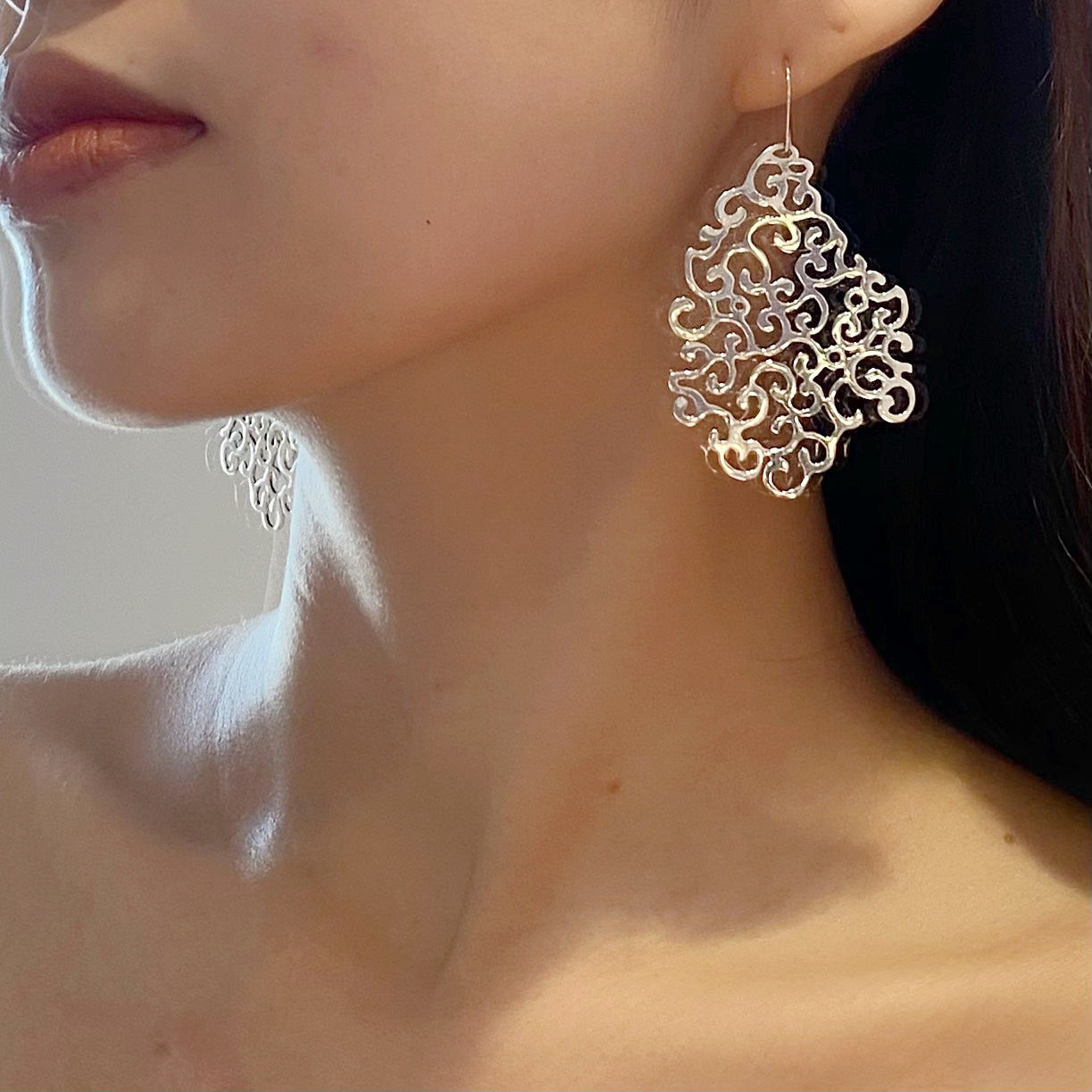 CHARMING ORIENT CUT OUT silver earrings