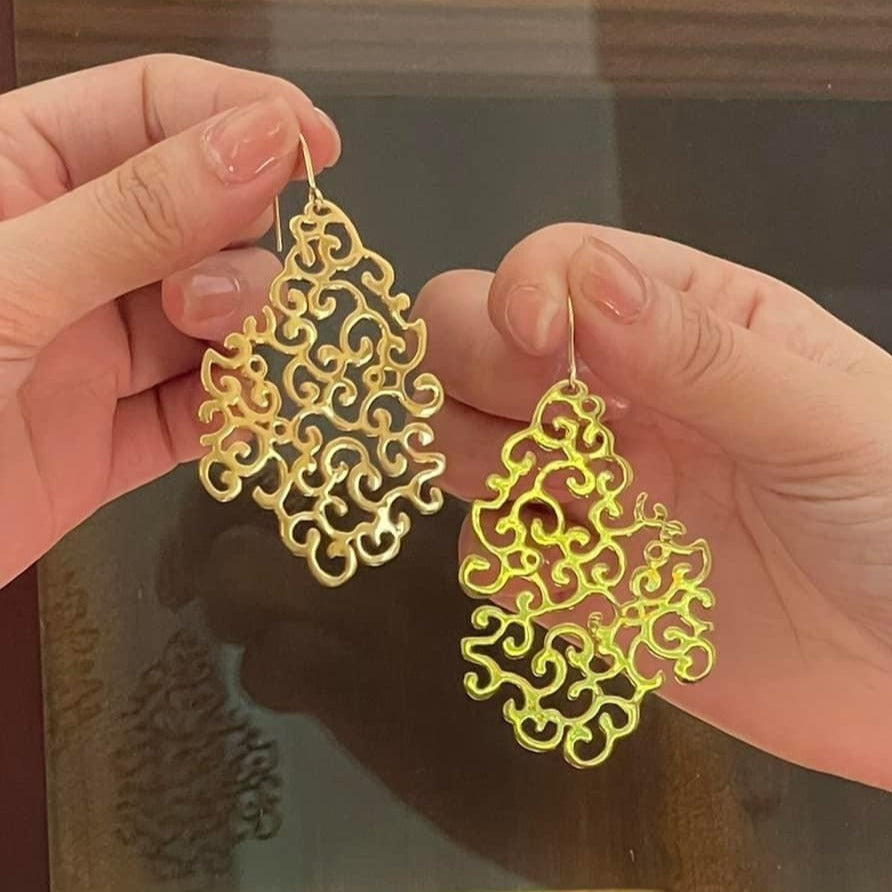CHARMING ORIENT CUT OUT silver earrings