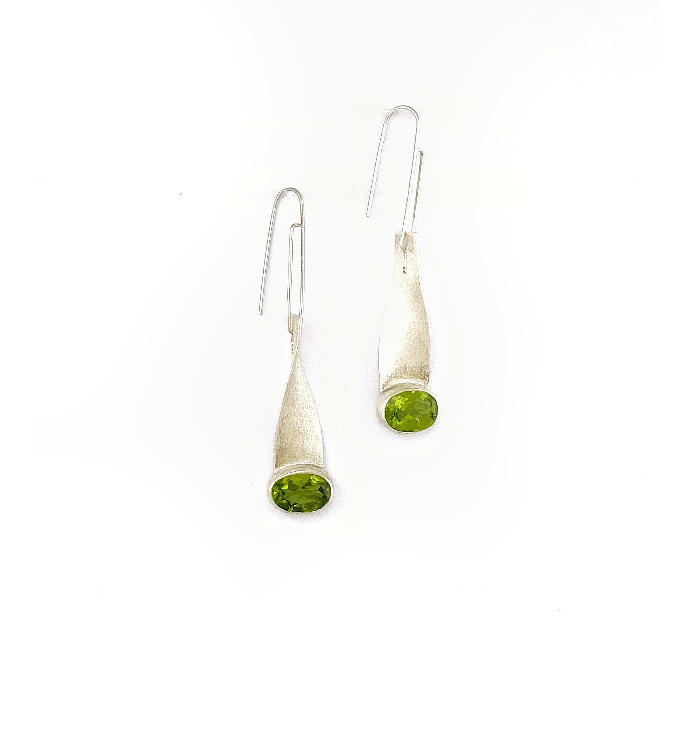 SKYLINE SINGLE peridot earrings by Duong Jewelry
#color_no-plating