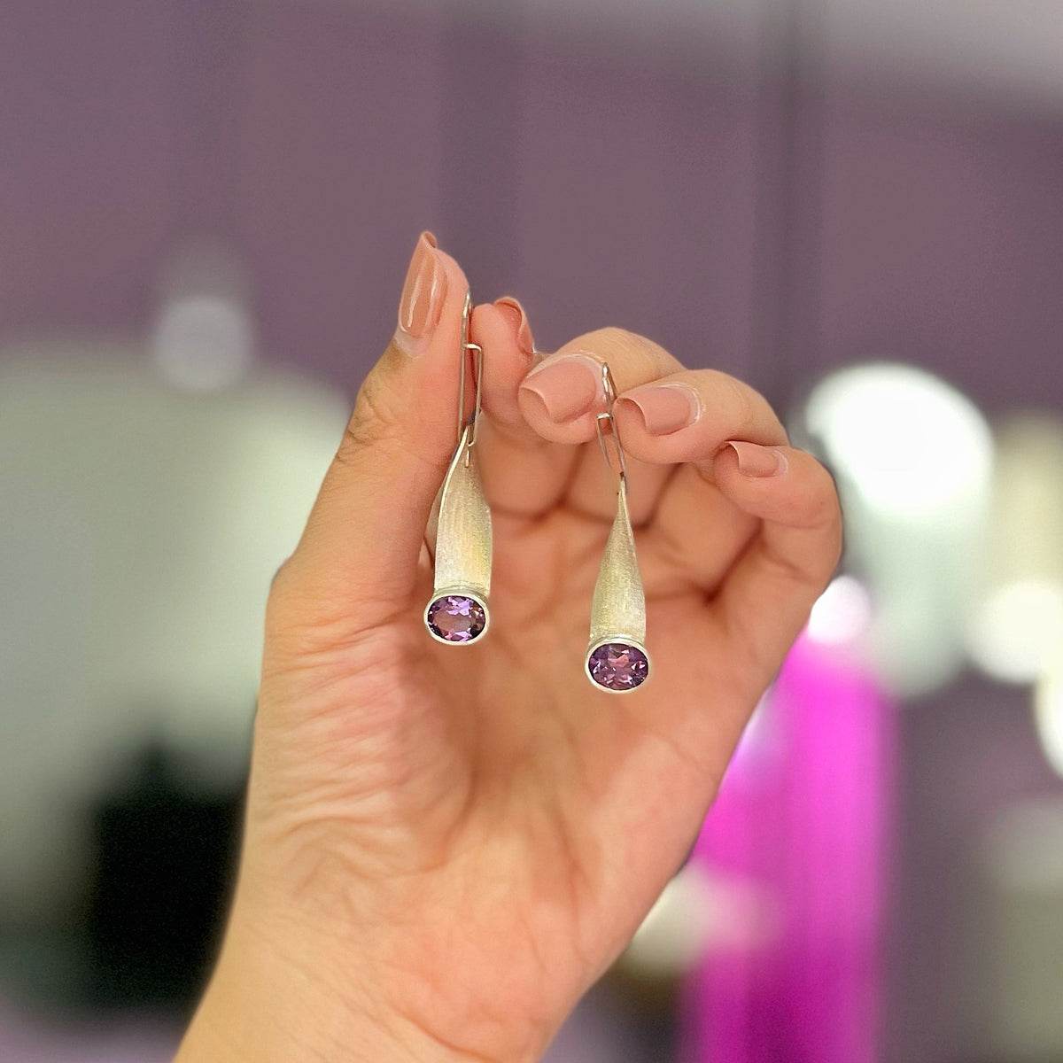 SKYLINE SINGLE amethyst silver earrings