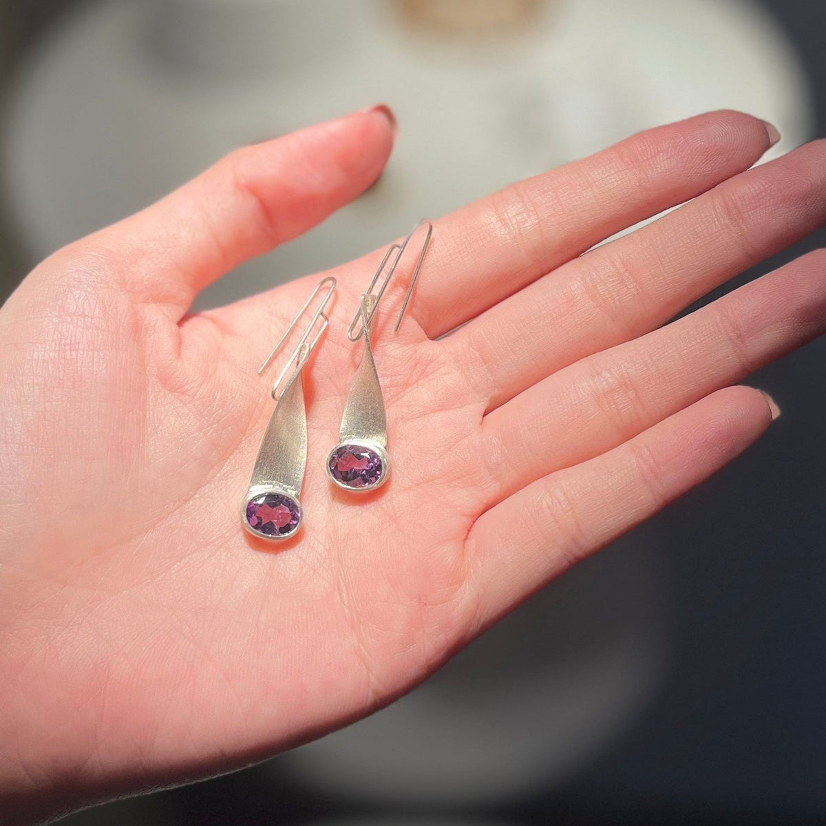 SKYLINE SINGLE amethyst silver earrings
