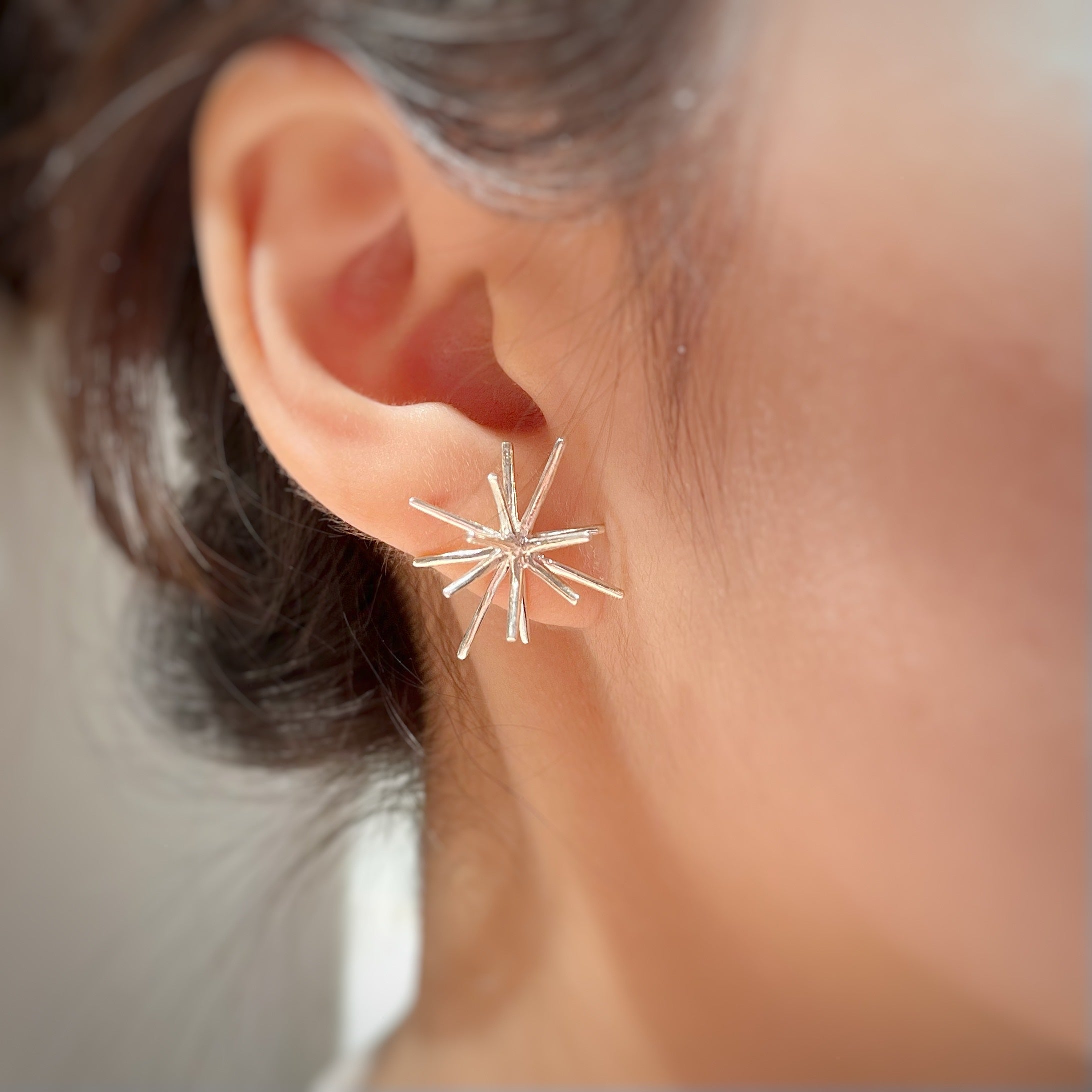STARDOM SINGLE silver stud earrings