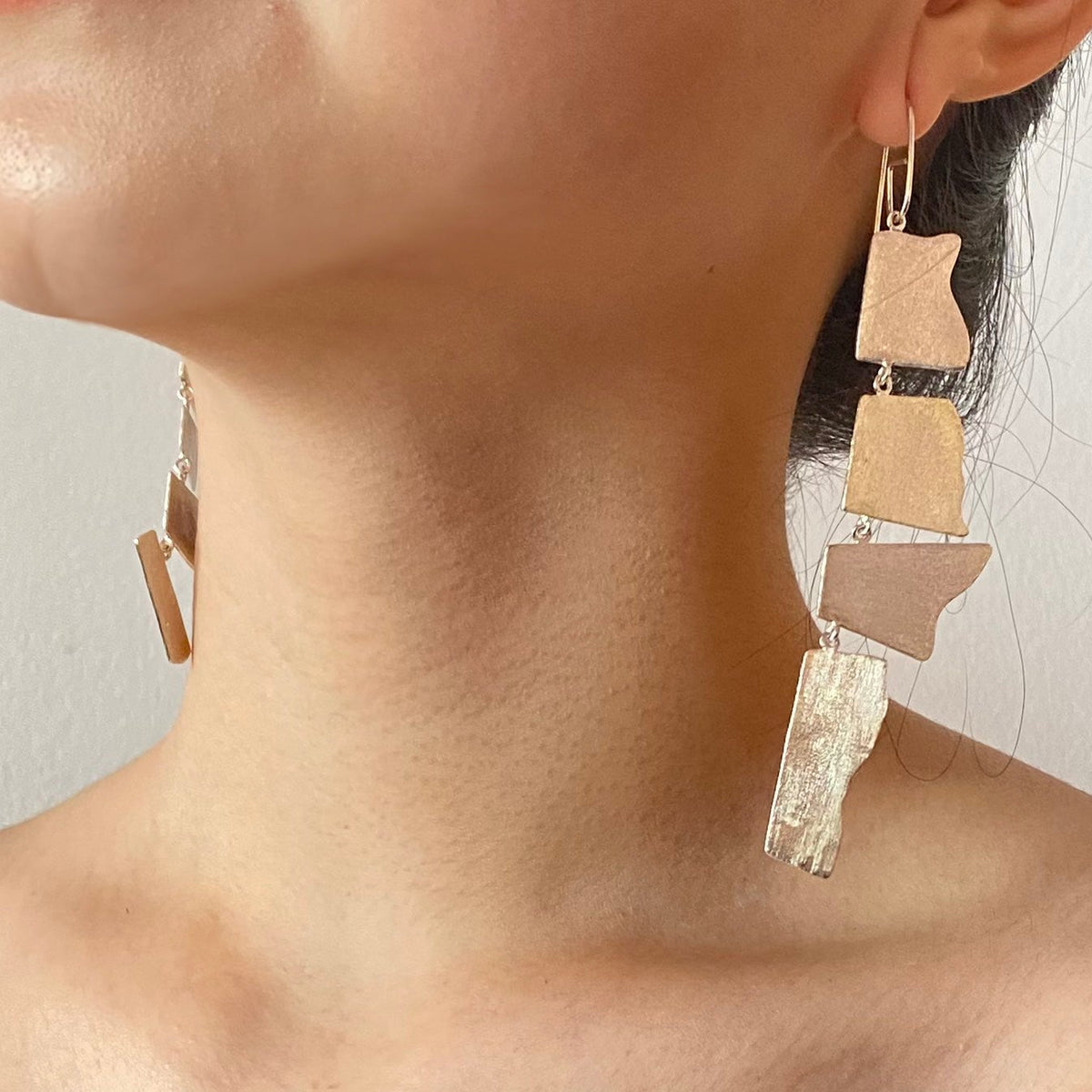 CONFETTI 2 silver asymmetrical earrings