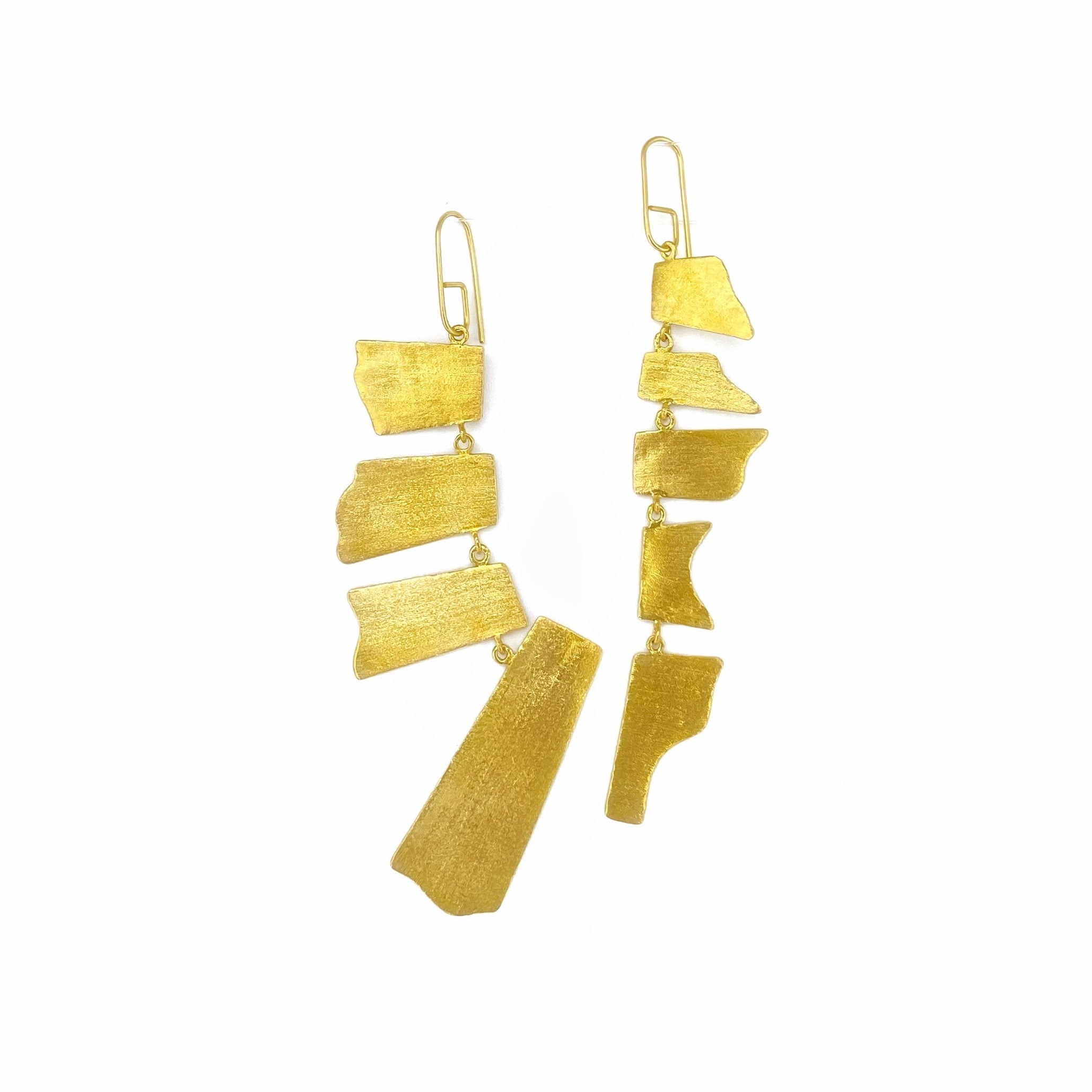 CONFETTI 1 brass earrings by Duong Jewelry
#color22k-yellow-old