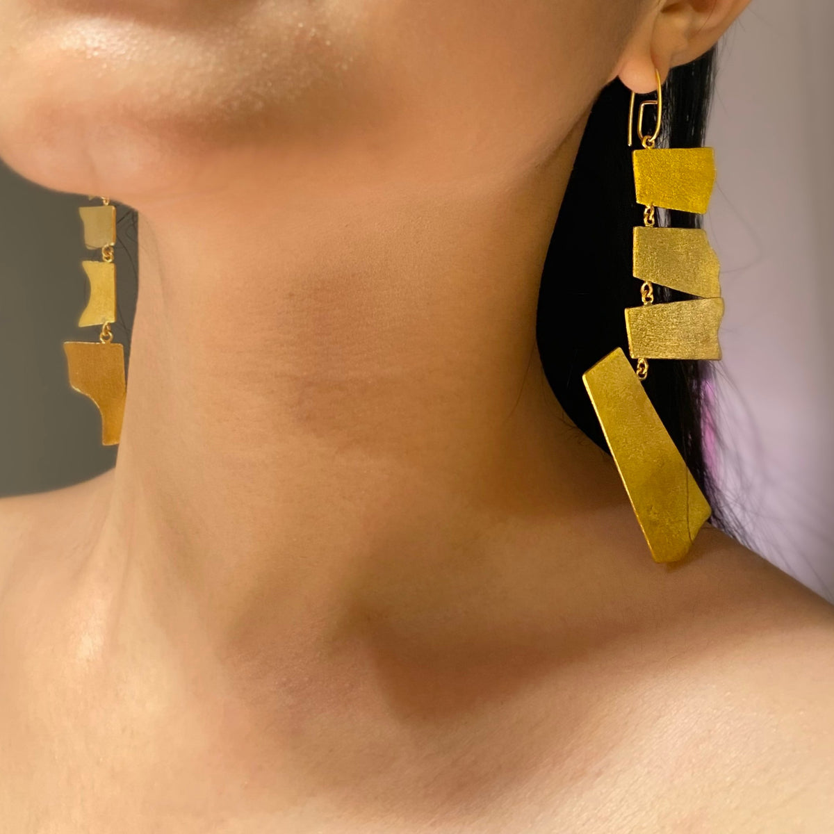 CONFETTI 1 brass asymmetrical earrings