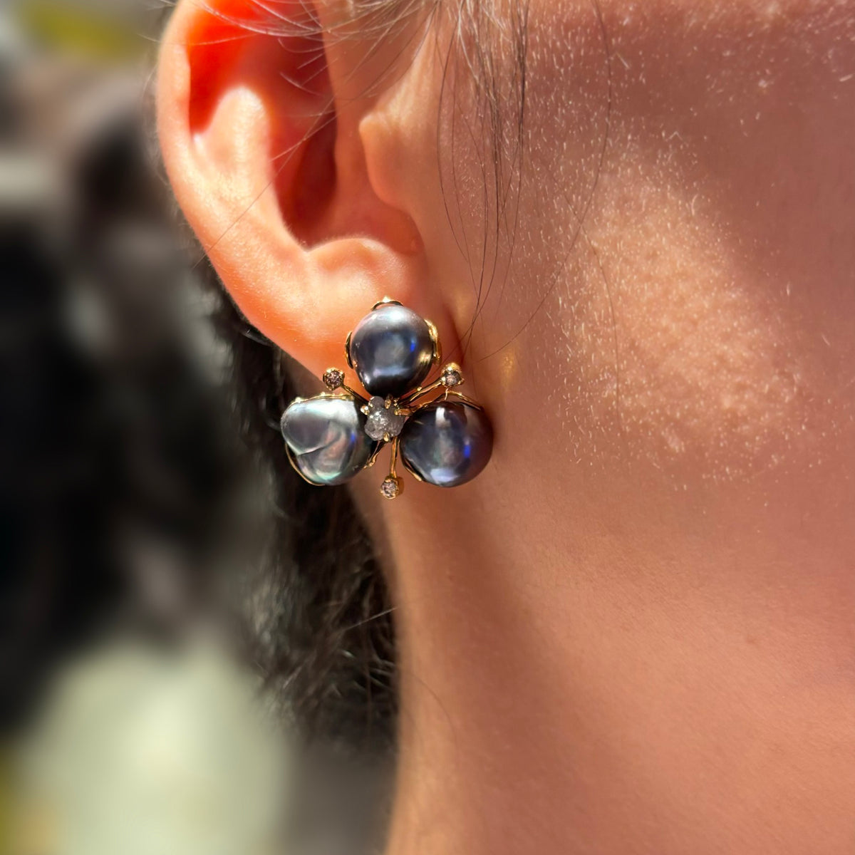 SUMMERNIGHT BLOOM gray pearl & raw diamond 14K gold earrings