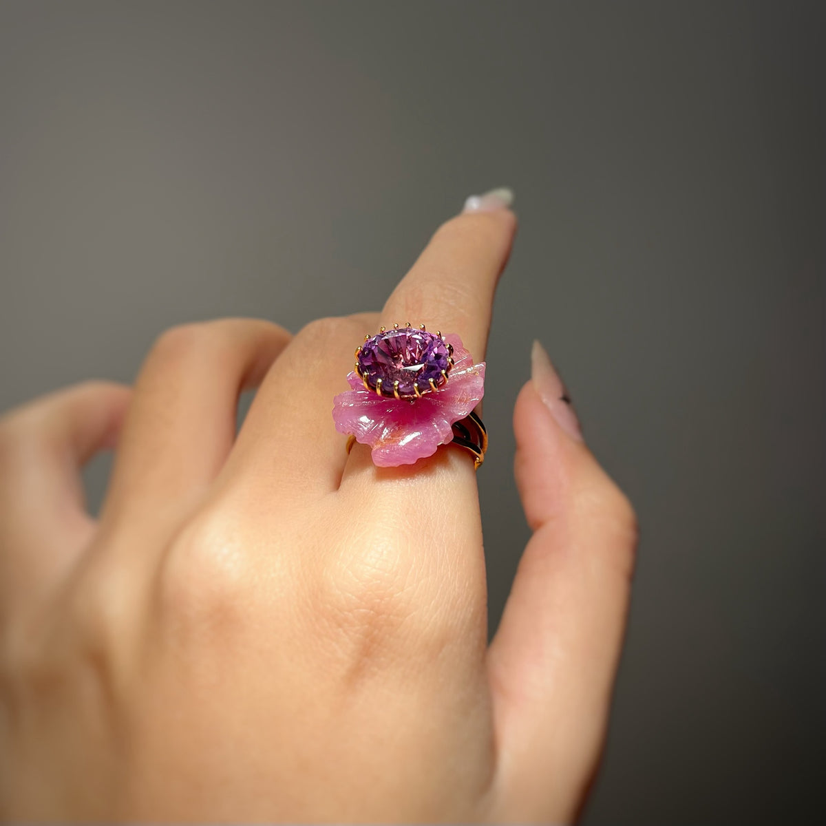 PETALE’A PASSION TINY ruby & amethyst 10K gold ring