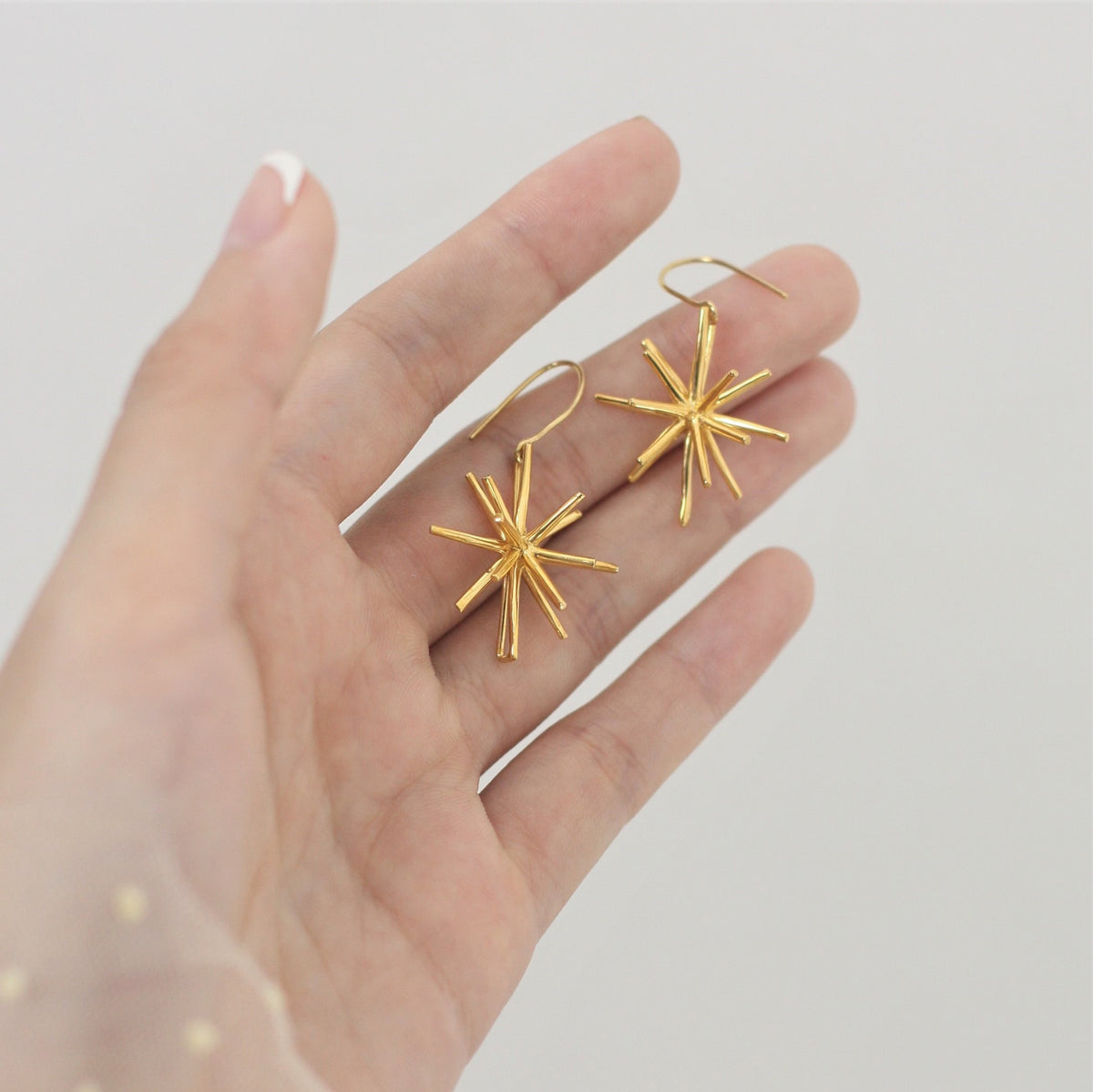 STARDOM SINGLE silver hook dangle earrings