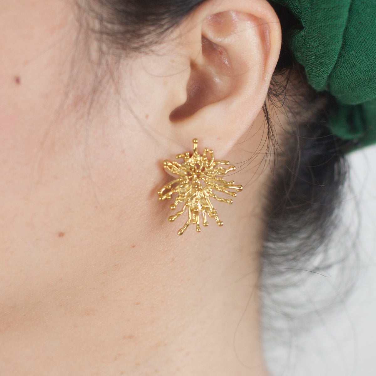 SUNRAY SINGLE  brass stud earrings